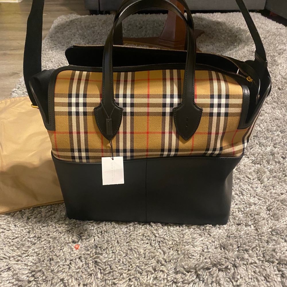 Authentic Burberry kings wood baby bag!